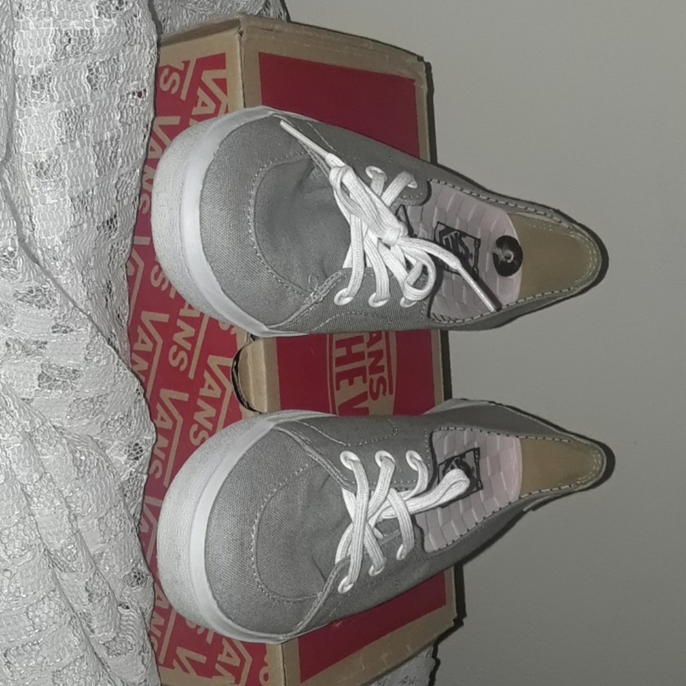 Shoes - Picture 2 of 3